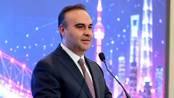 Bakan Kacır, 6. Ulusal Arktik Bilimsel Araştırma Seferi ekibini ziyaret etti