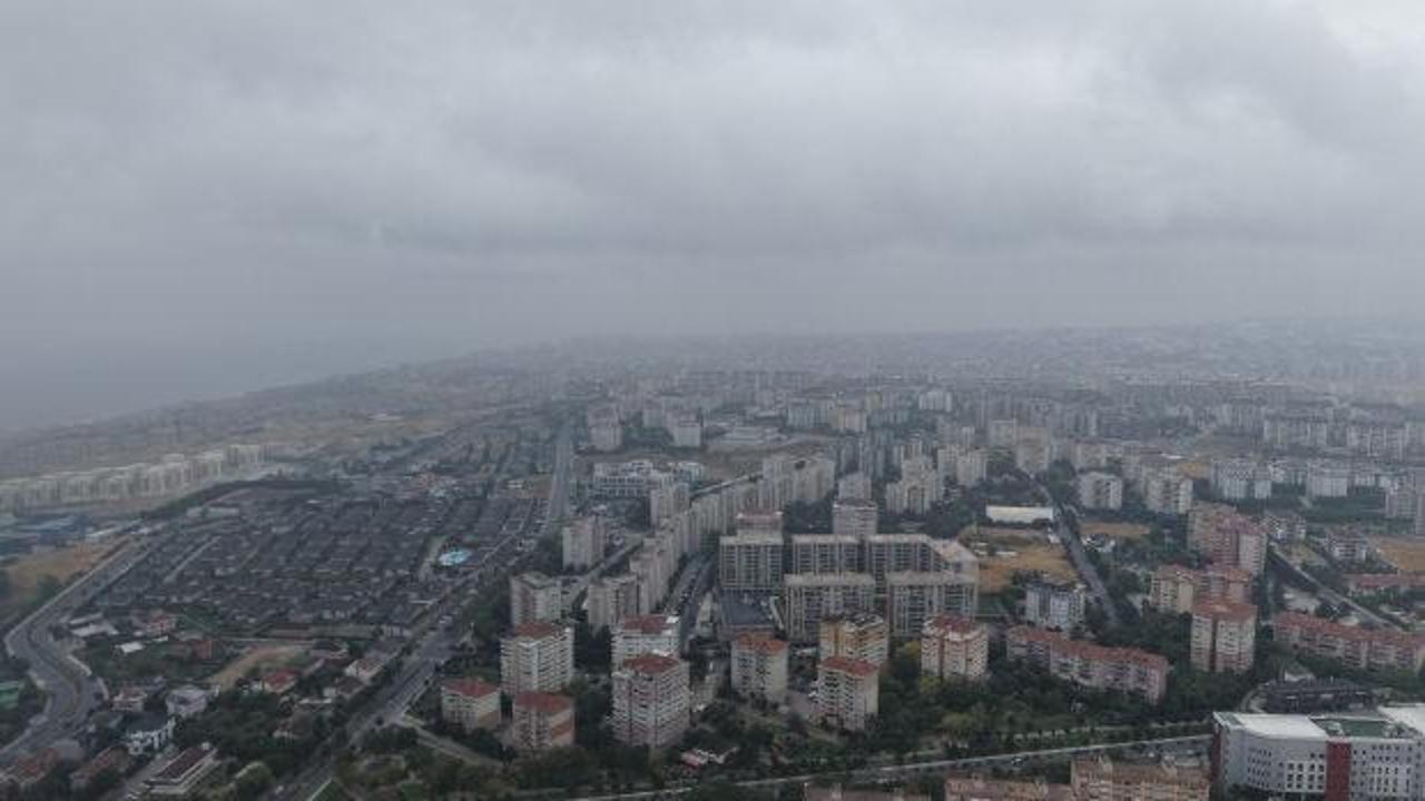 İstanbul'da yaz ortasında kış havası: Beylikdüzü semalarında göç eden yüzlerce leylek görüntülendi
