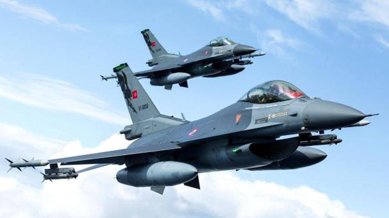 Türk savaş uçakları NATO görevinde tarihi bir eğitime imza attı