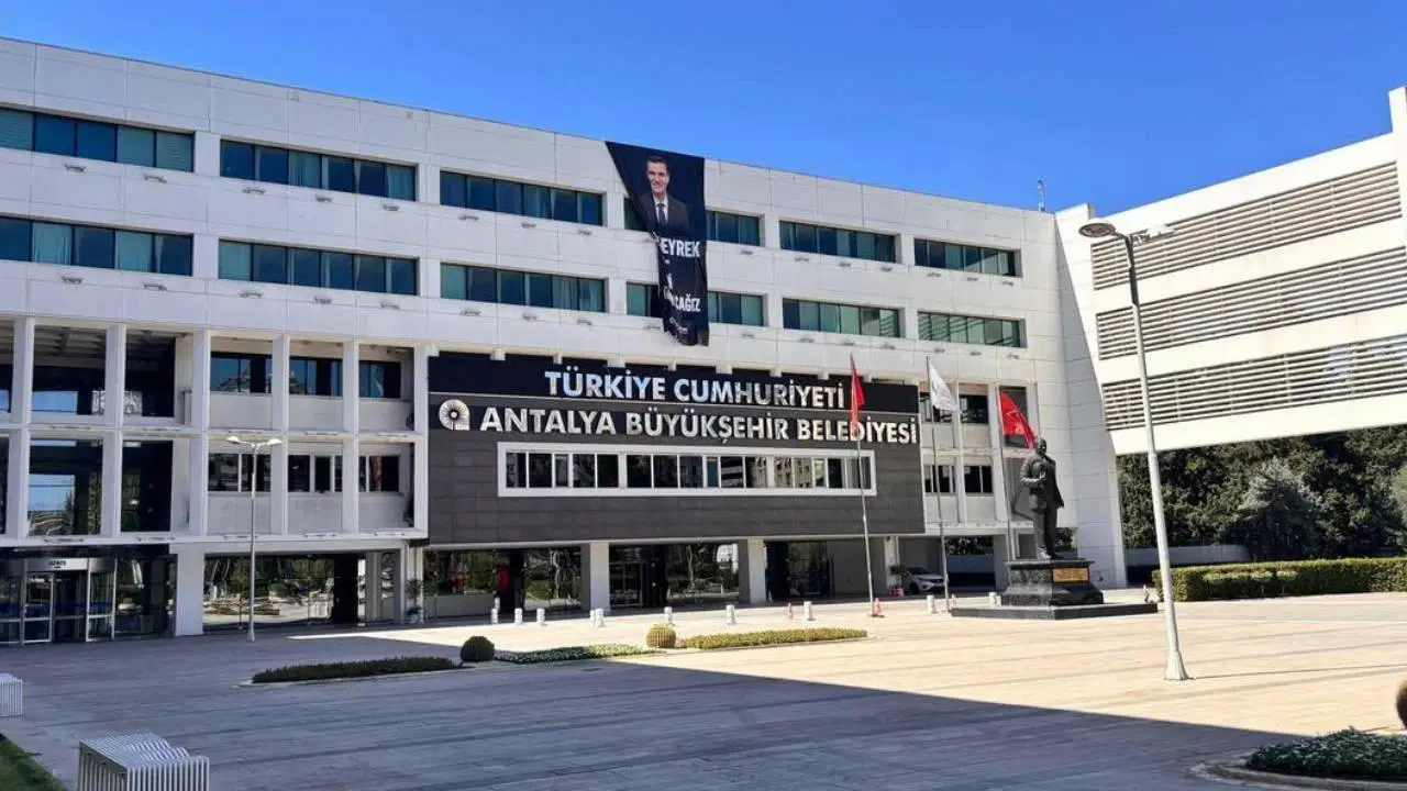 Antalya Büyükşehir Belediyesi'nin ihalelerine İçişleri Bakanlığı müfettiş görevlendirdi
