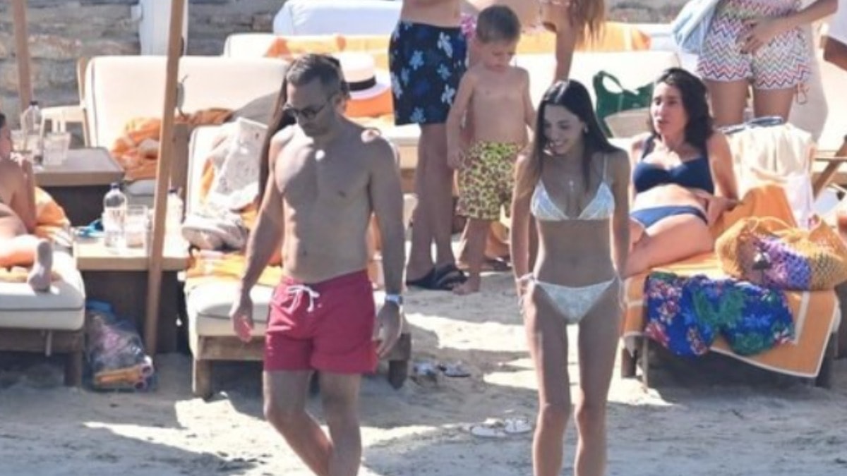 Vakko'nun veliahtı Bodrum'da sevgilisiyle kameralara yakalandı