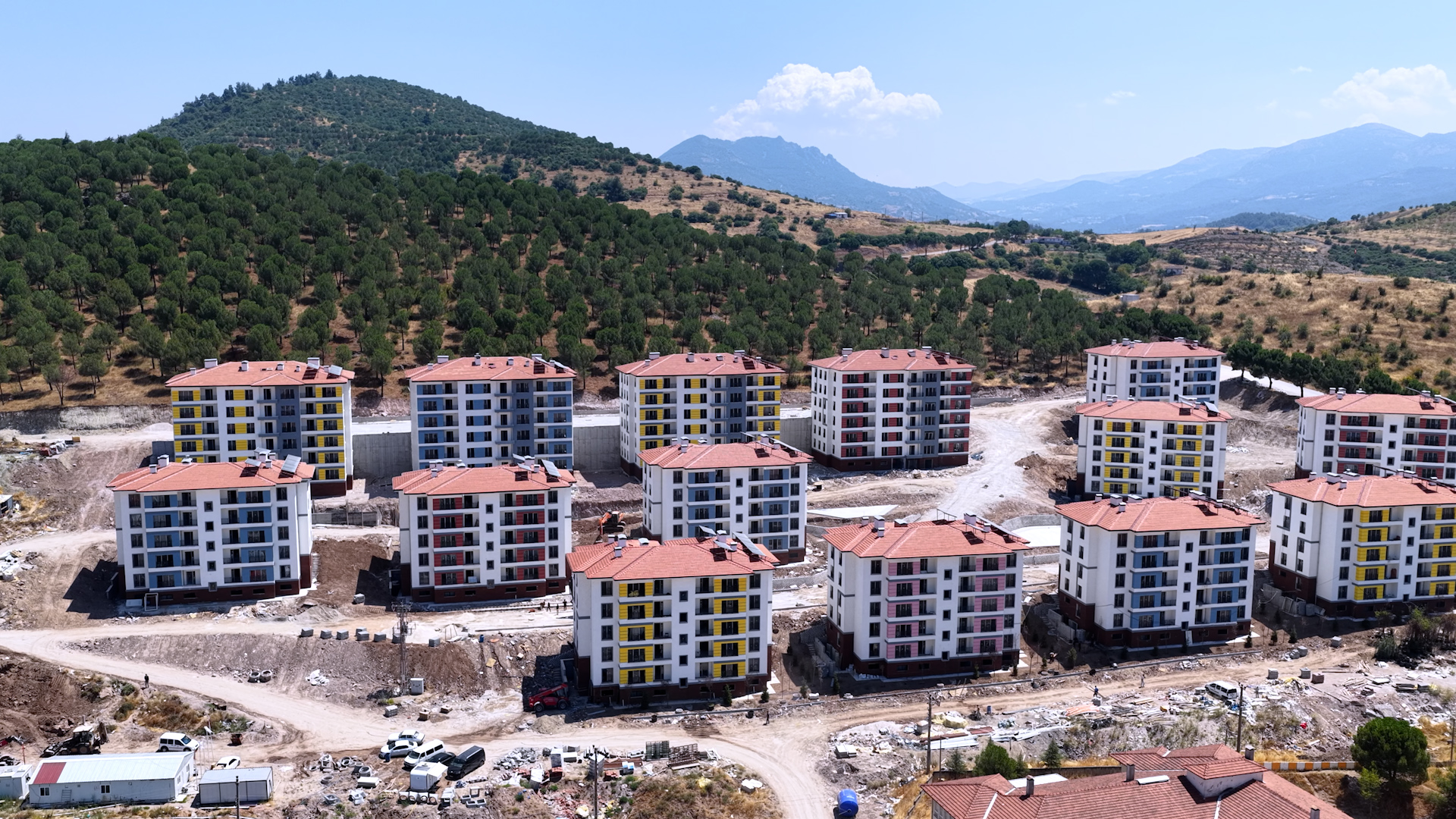 Sındırgı depremi sonrası afet konutları teslime hazır: Anahtarlar yakında sahiplerine verilecek