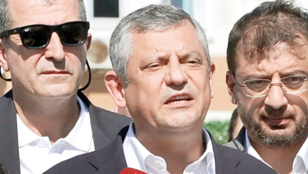 Özgür Özel'den Silivri çıkışı: 'Yeni Parti dimdik ayakta'
