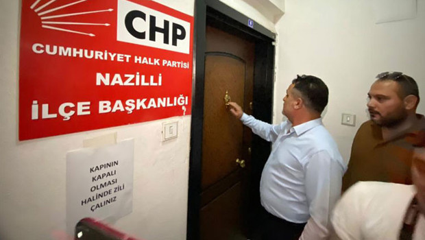 CHP Nazilli'de devir teslim gerilimi: Yeni başkan binaya alınmadı