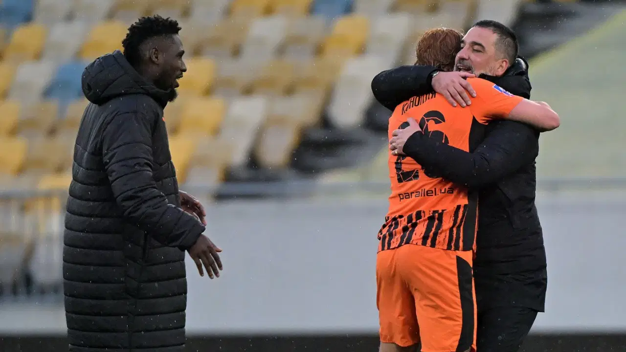 Arda Turan'ın yönetimindeki Shakhtar Donetsk, Ukrayna Ligi'nde üst üste ikinci galibiyetini aldı