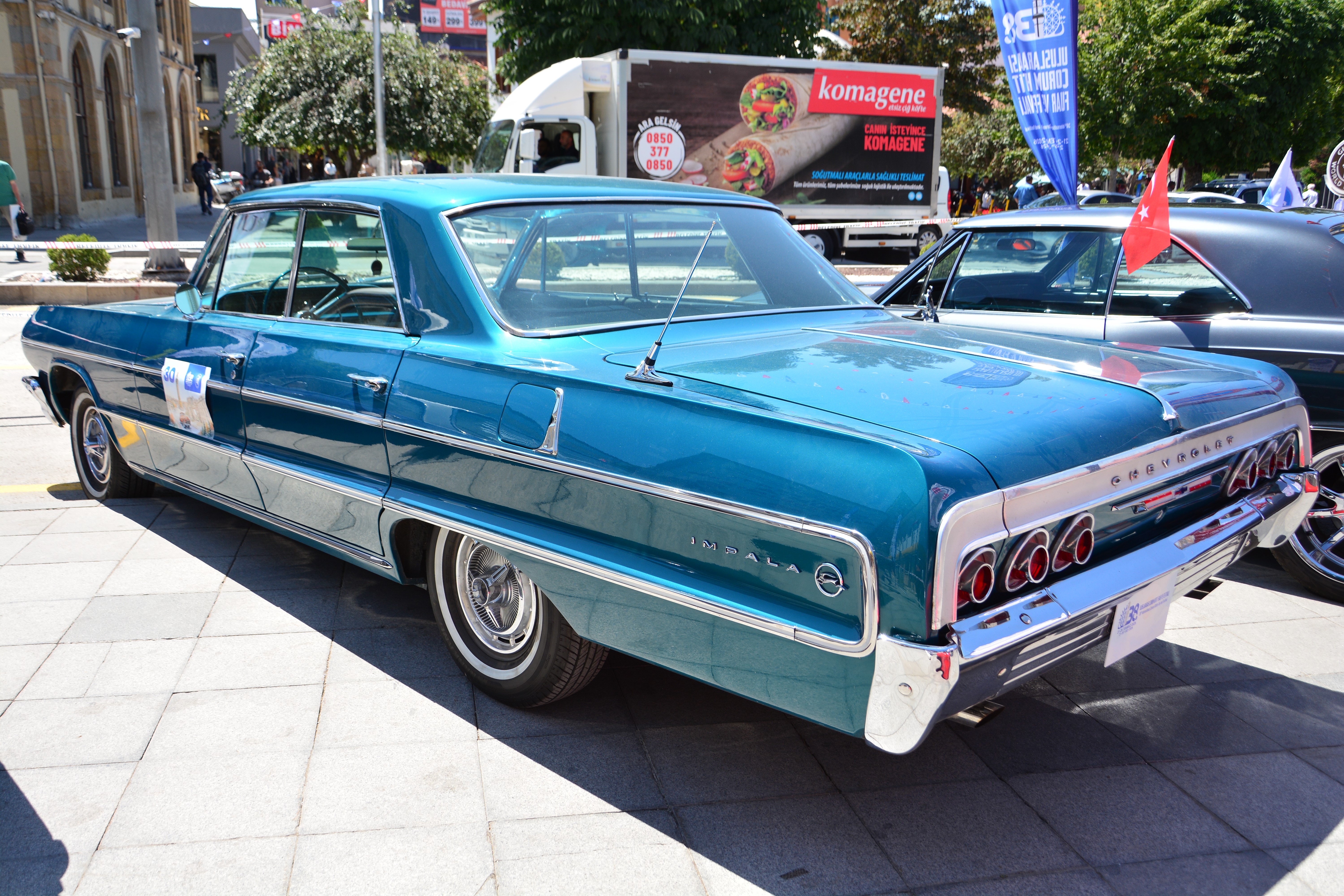 Çorum'da nostalji rüzgârı esti: 1956-1975 model klasik otomobiller vatandaşları büyüledi