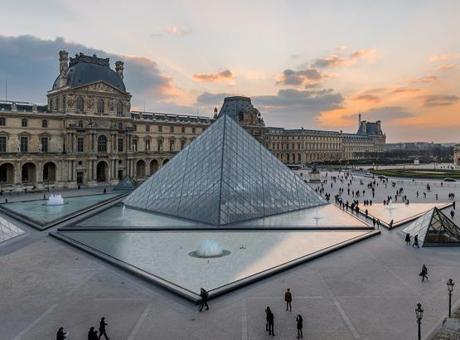 Tarihi soygunun ardından Louvre Müzesi'nde yeni dönem: Apollo Galerisi yarın açılıyor