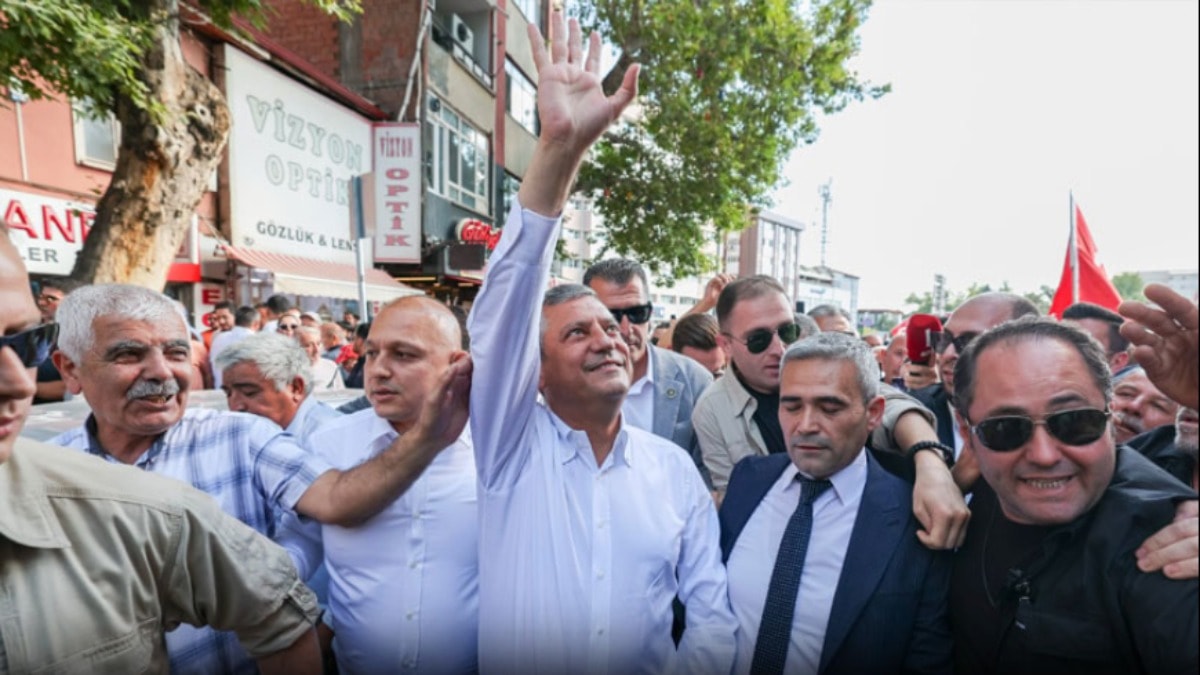 Özgür Özel'in kuracağı yeni partinin sloganı netleşti