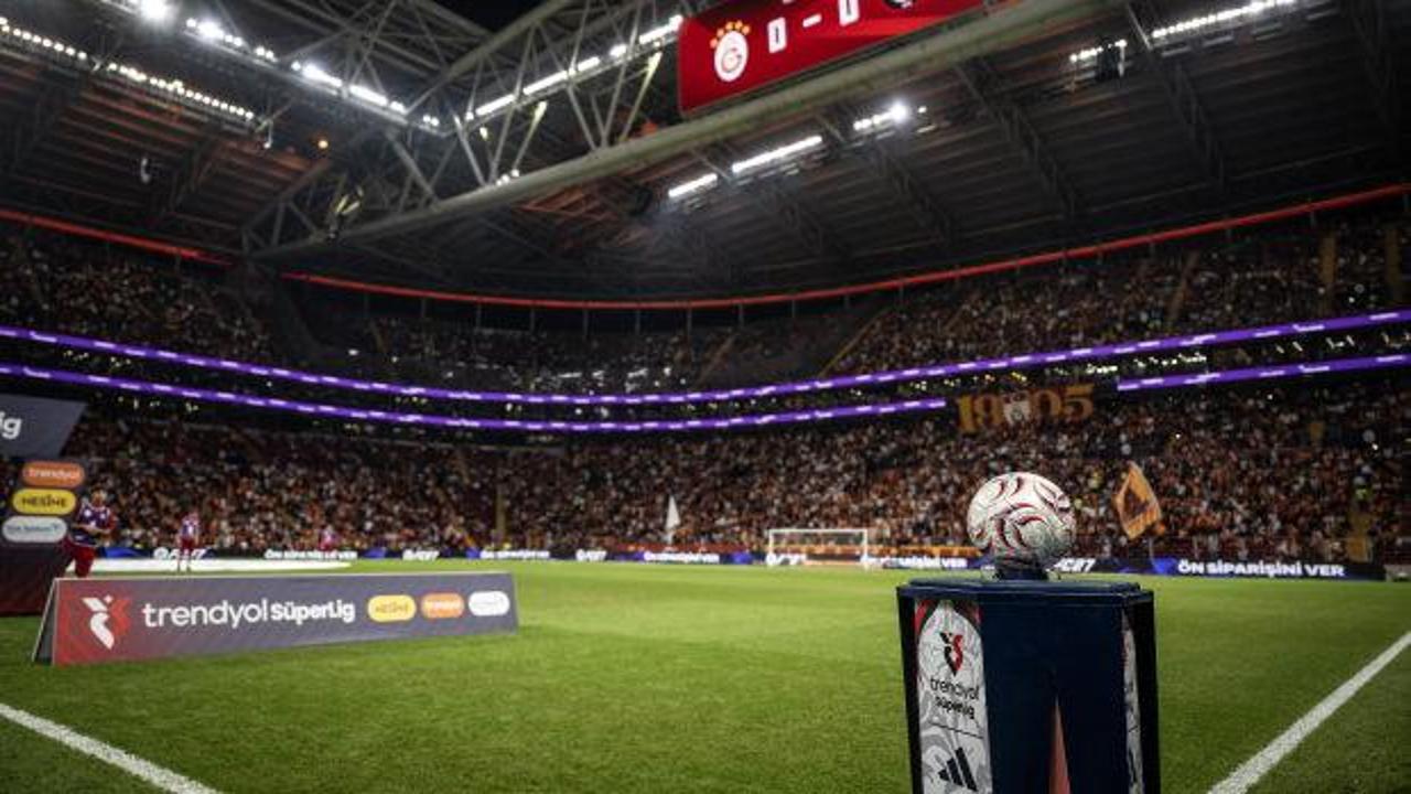 Galatasaray 2-2’lik Çorum FK beraberliğiyle başladı, tribünler yönetimi istifaya çağırdı