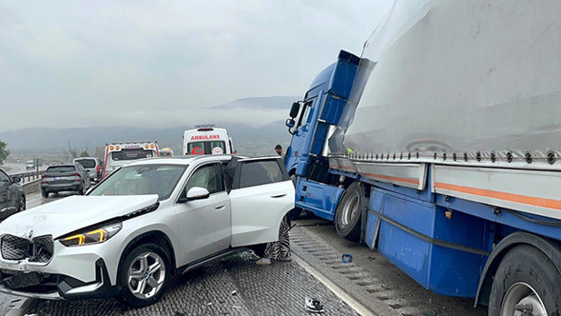 Kastamonu'da D100'de art arda 3 zincirleme kaza: 1 can kaybı, 12 yaralı