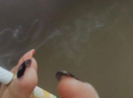 İspanya'da tarihi sigara yasağı: Plajlar, teraslar ve üniversite kampüsleri de dumansız alan ilan ediliyor