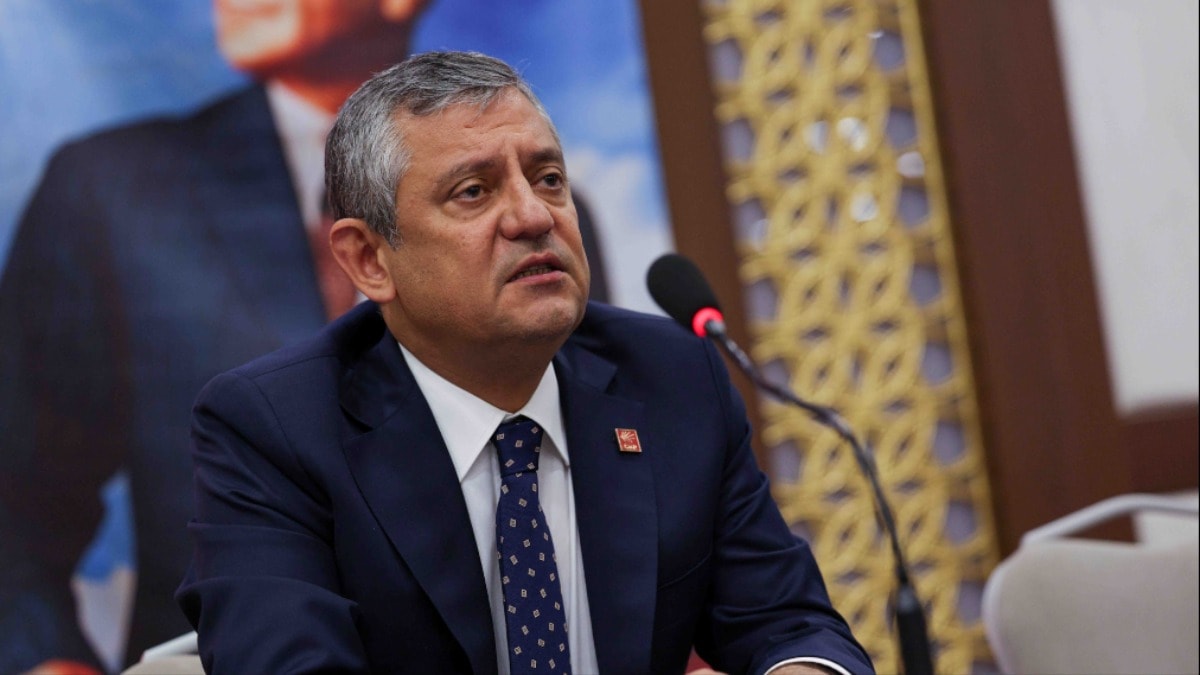 Özgür Özel'den siyasi arenada yeni hamle: Bugün iki parti birden kuruluyor