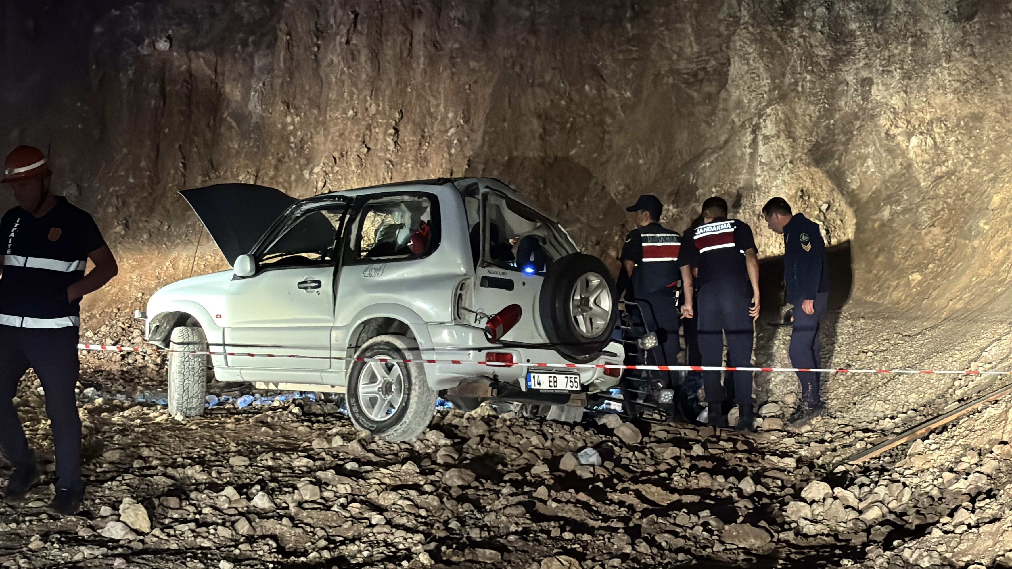 Bolu'da feci kaza: Cip 15 metrelik uçurumdan yuvarlandı, 2 genç hayatını kaybetti