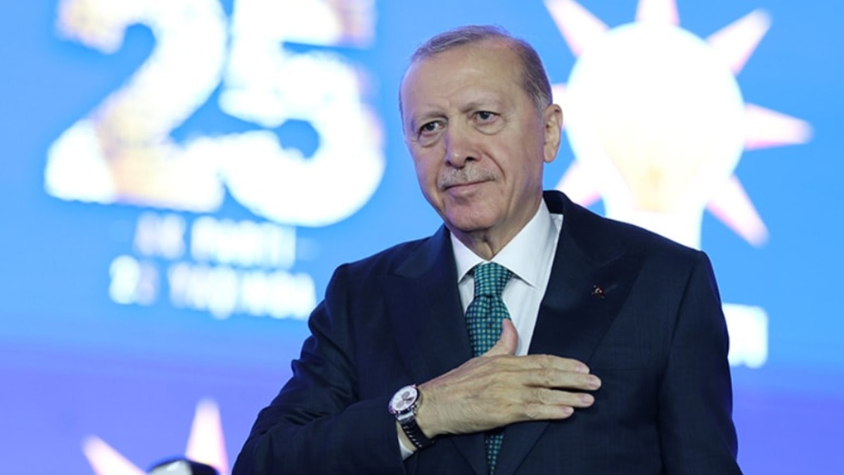 Cumhurbaşkanı Erdoğan'dan dikkat çeken karar: Masasına gelen ismi tereddütsüz çizdi