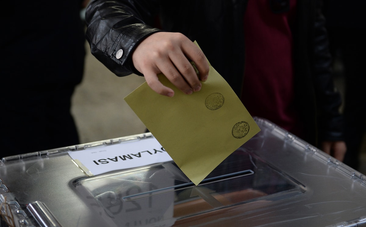 Yeni kurulan parti, ilk kamuoyu araştırmasında yüzde 35,2'lik oy oranıyla zirvede