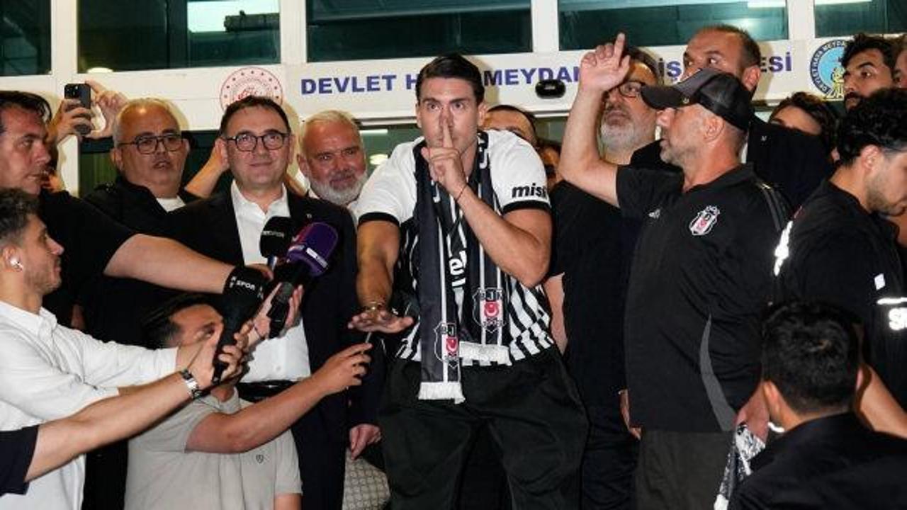 Beşiktaş, Vlahovic'i taraftarlarla buluşturuyor: İmza töreni Tüpraş Stadyumu'nda