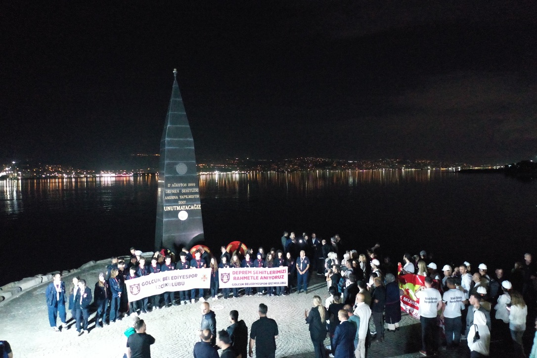 Marmara depreminin 27. yılı: Acılar tazeliğini koruyor, şehitler törenlerle anıldı