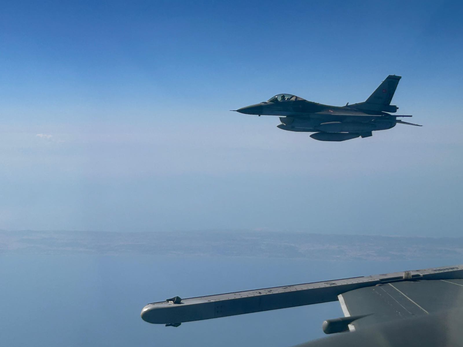Türk savaş uçaklarından Kıbrıs'ın güneyinde uluslararası hava sahasında eğitim uçuşu