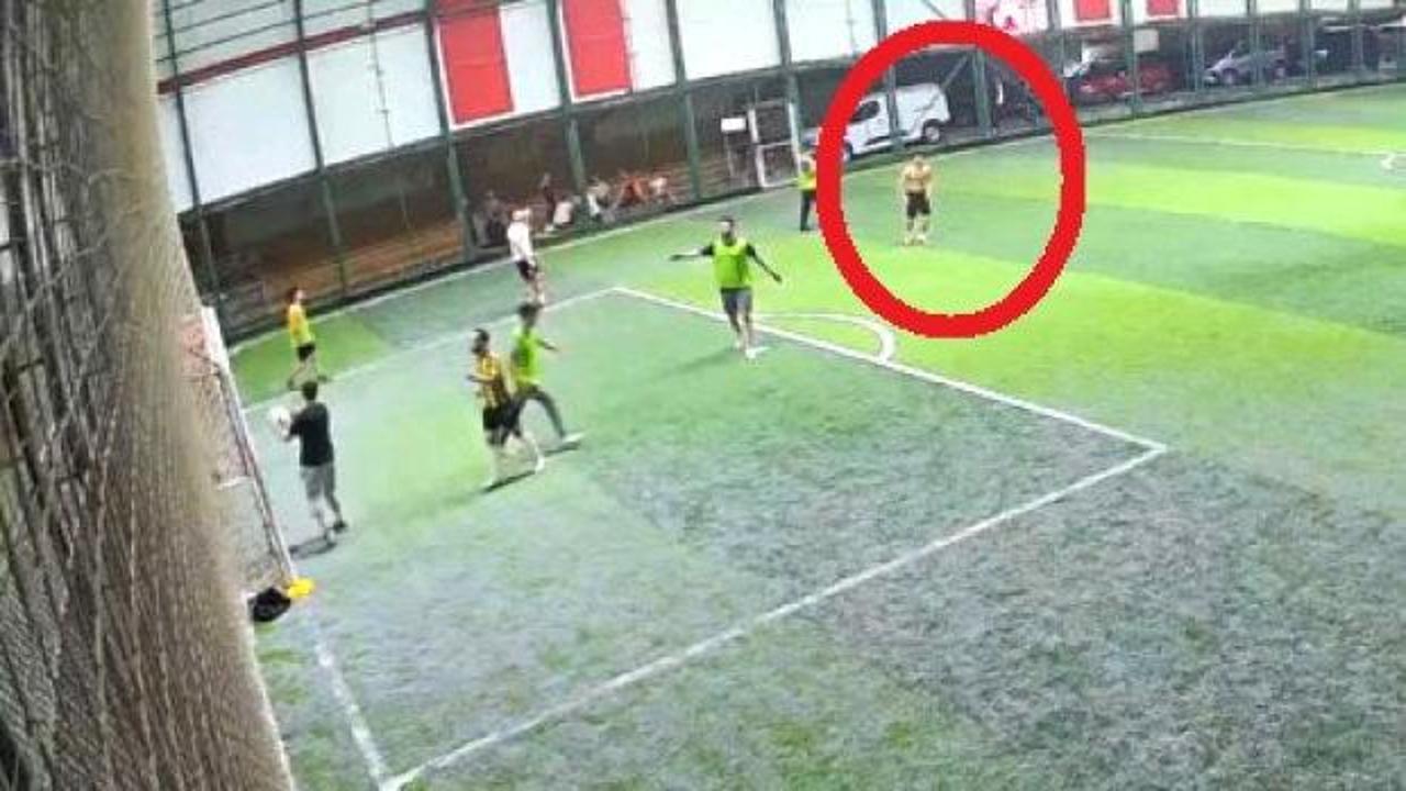 Avcılar'da halı sahada maç yaparken fenalaşan genç hayatını kaybetti