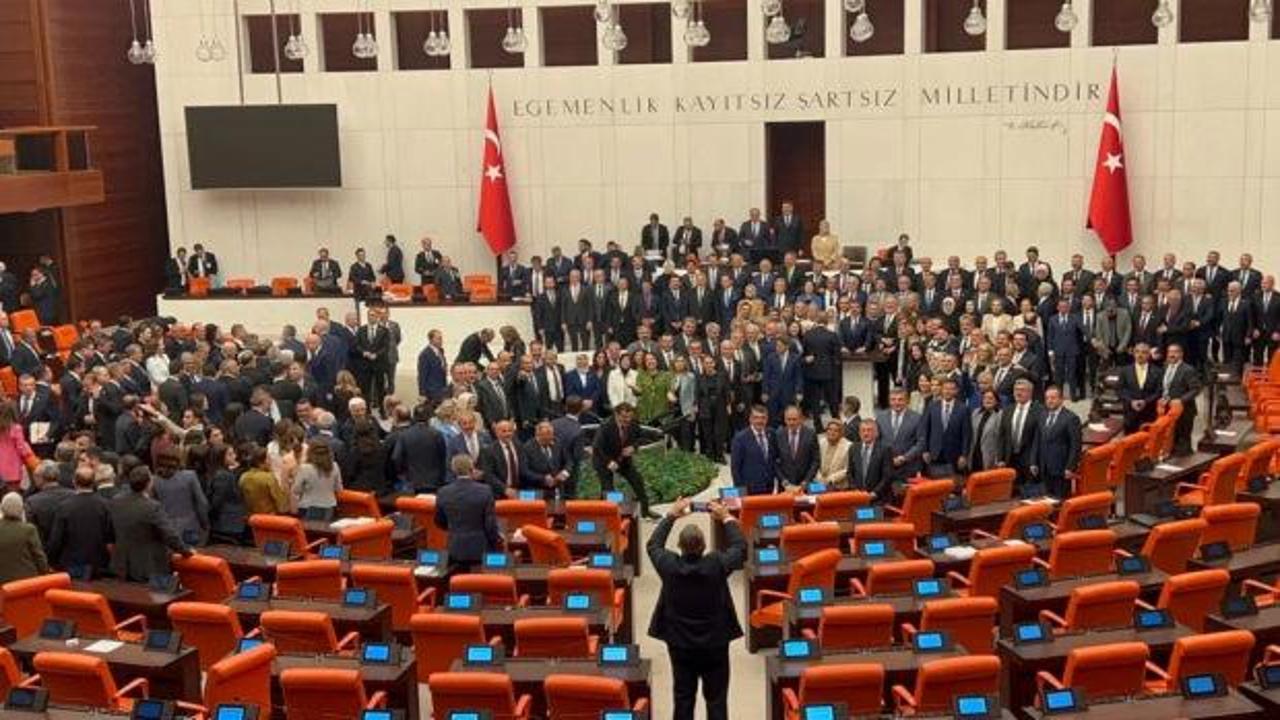 Cumhuriyet tarihinde bir ilk: Meclis'ten rekor oy oranıyla geçti