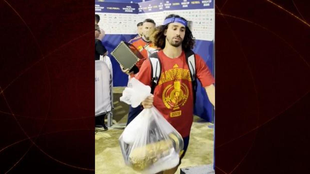 Cucurella'nın Dünya Kupası'nı taşıma şekli viral oldu