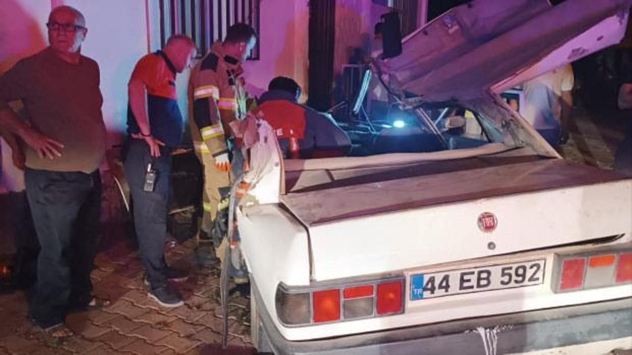 Mardin'de otomobil traktöre çarptı: 4 yaralı, 1'inin durumu ağır