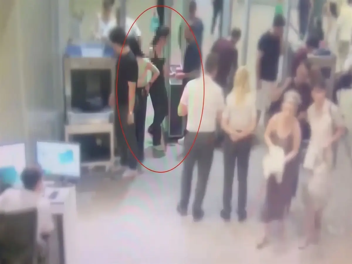 Üniversiteli genç kızın çantasında şarjör ve 25 mermi bulundu: Sevgilisine götürüyormuş