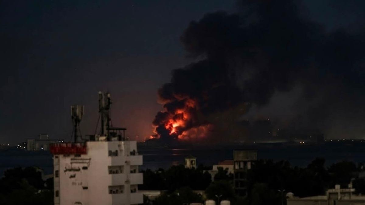 Yemen'in stratejik Hudeyde limanı hedef alındı