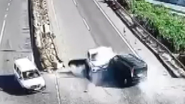 Şanlıurfa'da günübirlik gezi dönüşü korkunç kaza: 3 kişi hayatını kaybetti, 8 kişi yaralandı