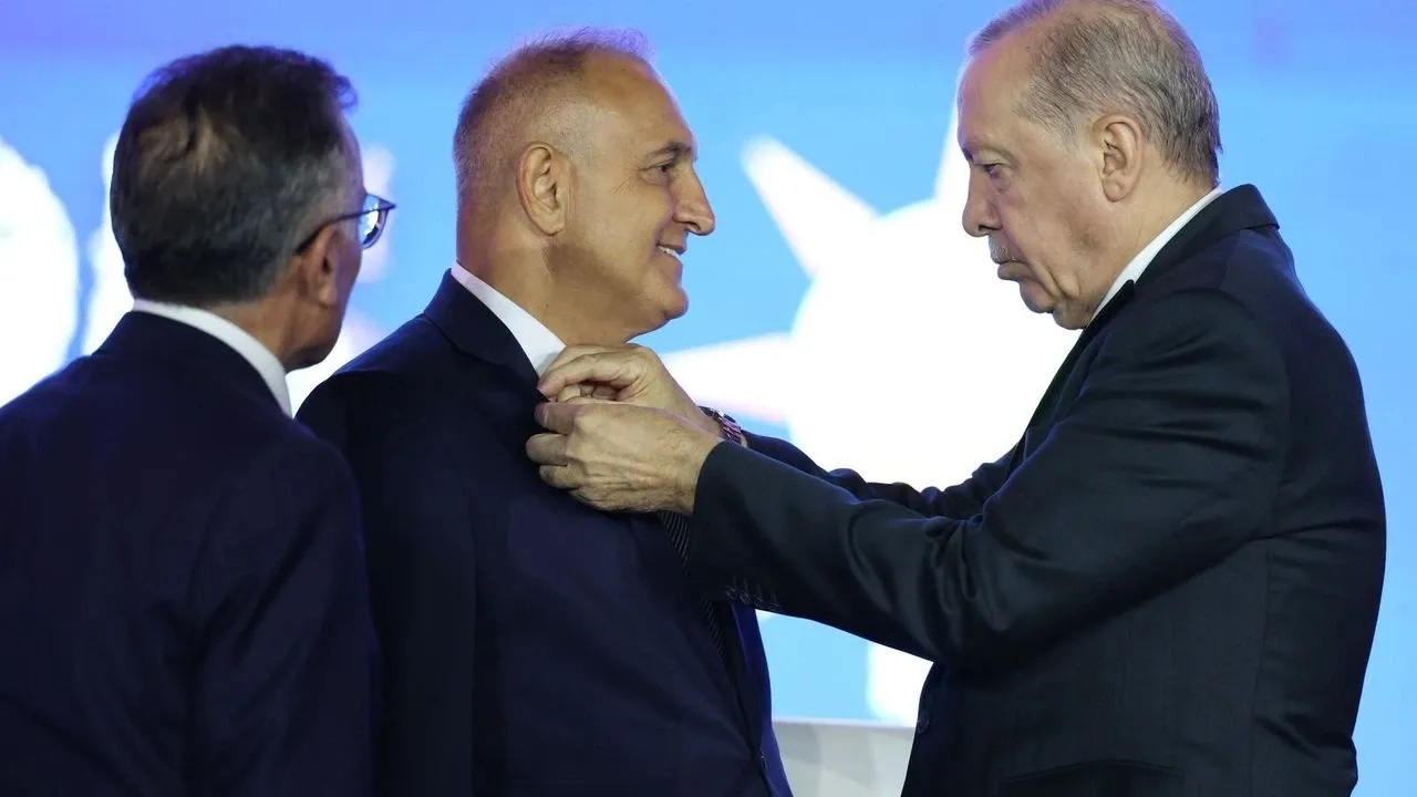 AKP'ye katılan Ömer Karakaş'tan dikkat çeken savunma: 'Çizgimi değiştirmedim, sadece partimi değiştirdim'