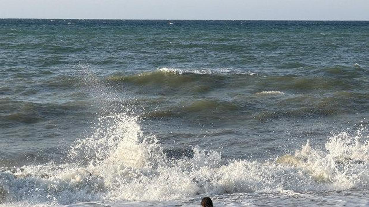 Fırtına ve yüksek dalga uyarısı: Birçok ilde denize giriş yasağı getirildi