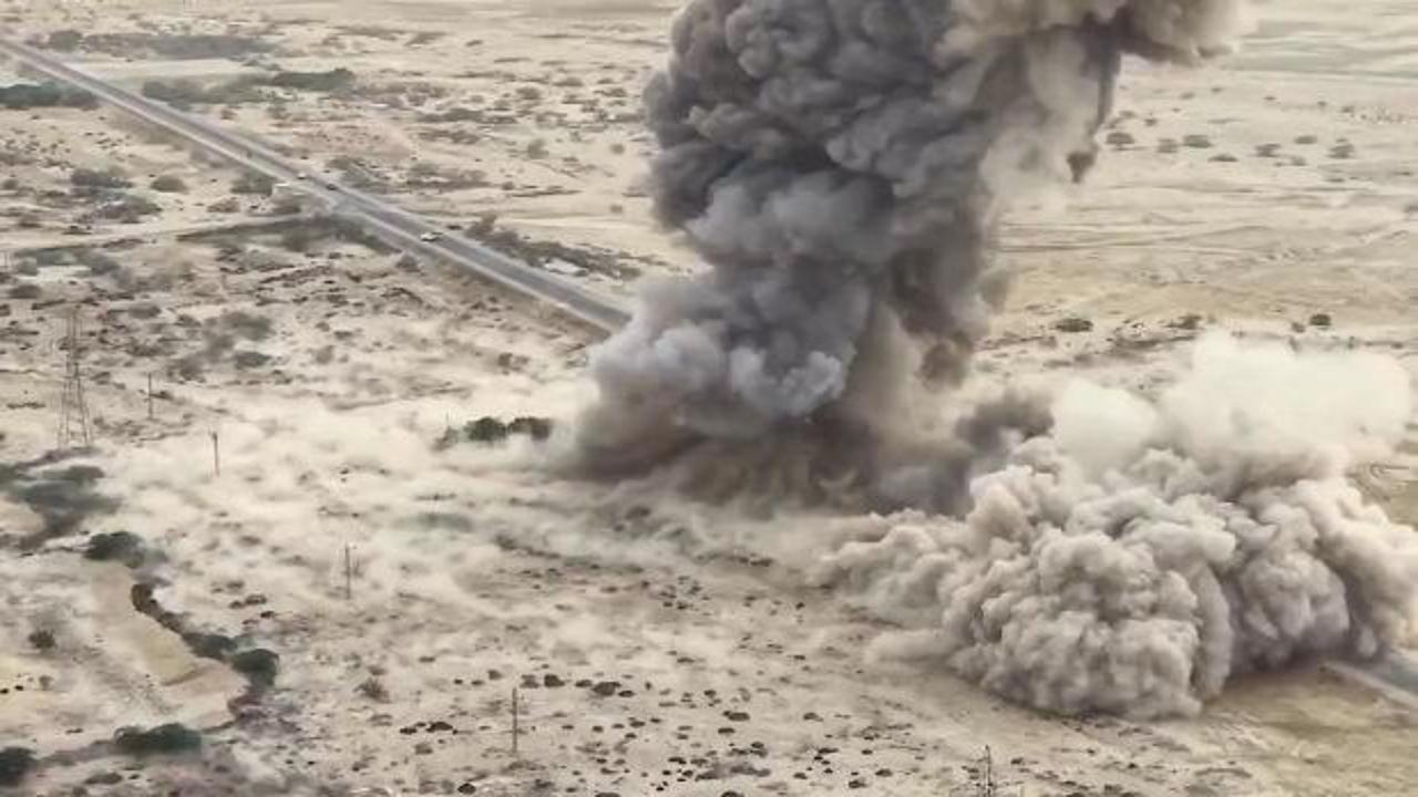 Pakistan'da kanlı saldırı: Bomba yüklü kamyonla askeri noktaya saldırdılar