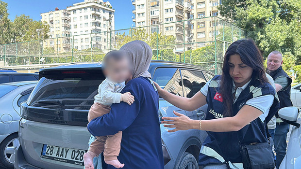 Samsun'da şok operasyon: Kucağındaki bebeği kalkan eden kadının çantasından 1 kilo metamfetamin çıktı