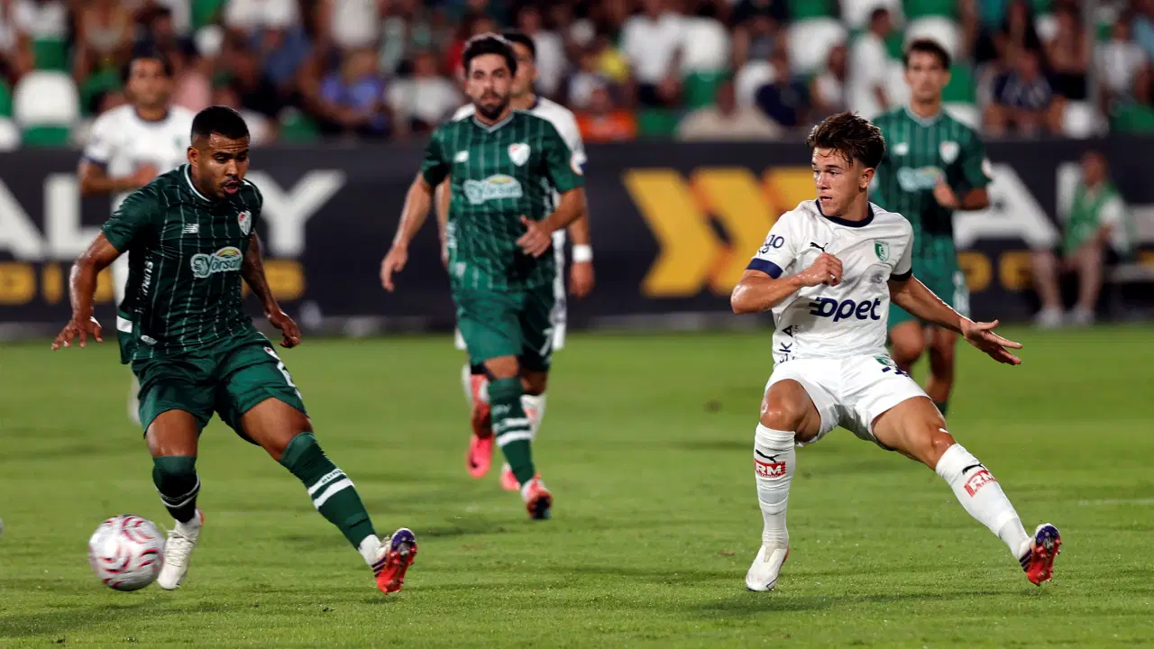 Bursaspor, sezona deplasmanda 3 puanla başladı