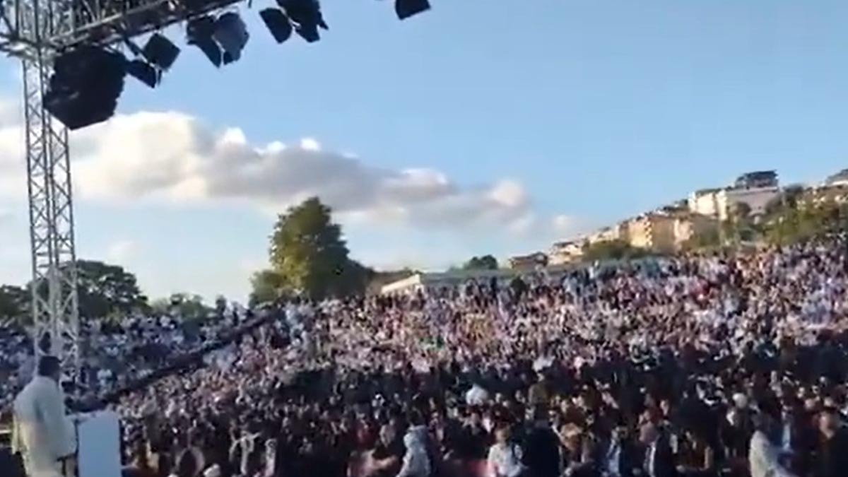 İstanbul Bilgi Üniversitesi'nde öğretim üyeleri kayyum rektöre sırtlarını döndü