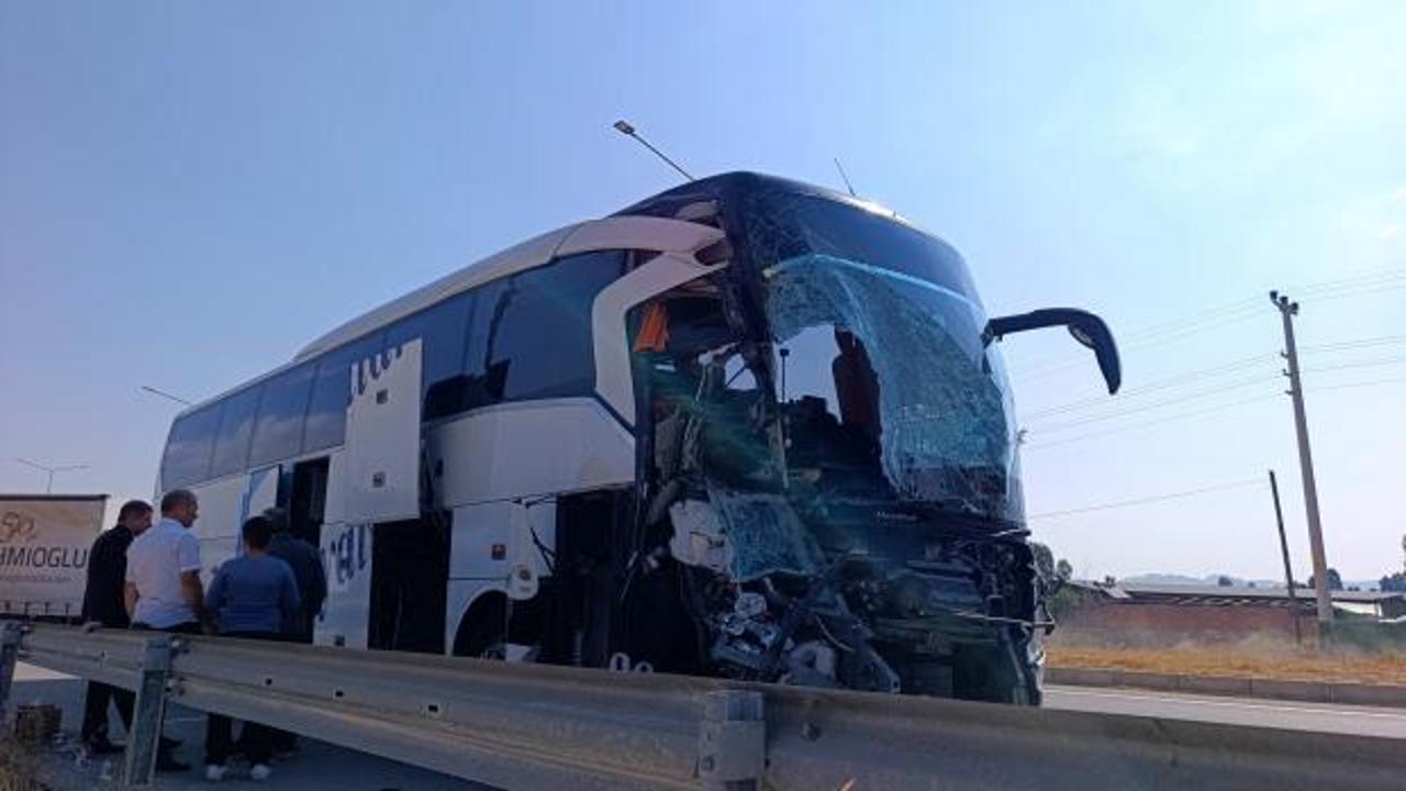 Afyonkarahisar'da yolcu otobüsü kazası: 1 can kaybı, 14 yaralı