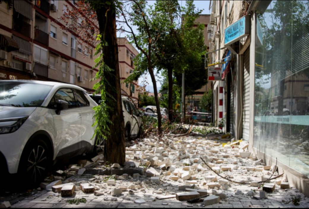 İspanya'nın turistik kentinde peş peşe depremler: Tarihi şehir ağır hasar gördü