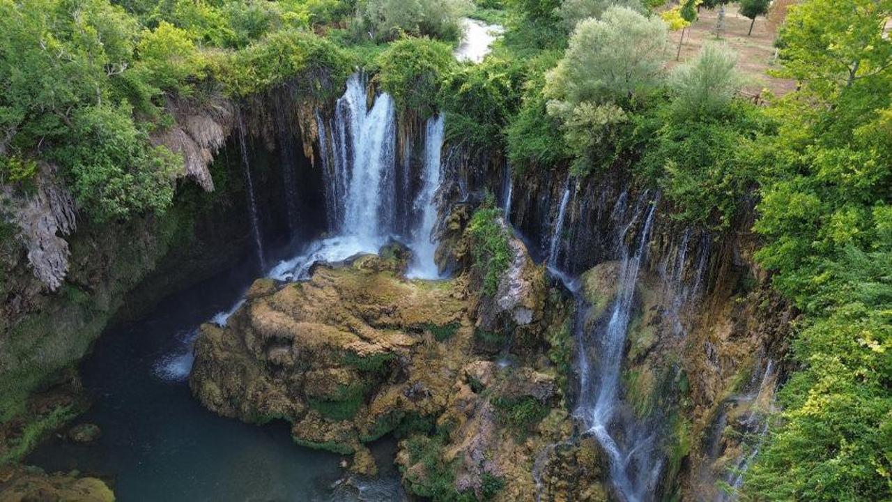 Konya'nın saklı cenneti Yerköprü Şelalesi doğaseverleri büyülüyor