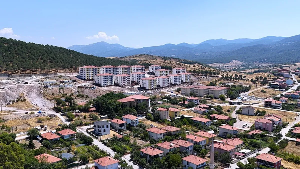 Sındırgı'da depremzedeler için dev konut projesi tamamlandı
