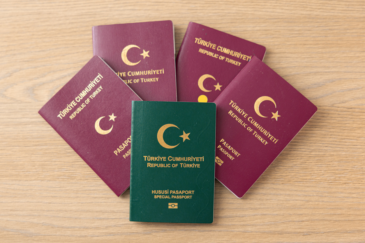 Bakan Çiftçi'den yeşil pasaport açıklaması: Gazi ve şehit yakınlarına yeni düzenleme yok