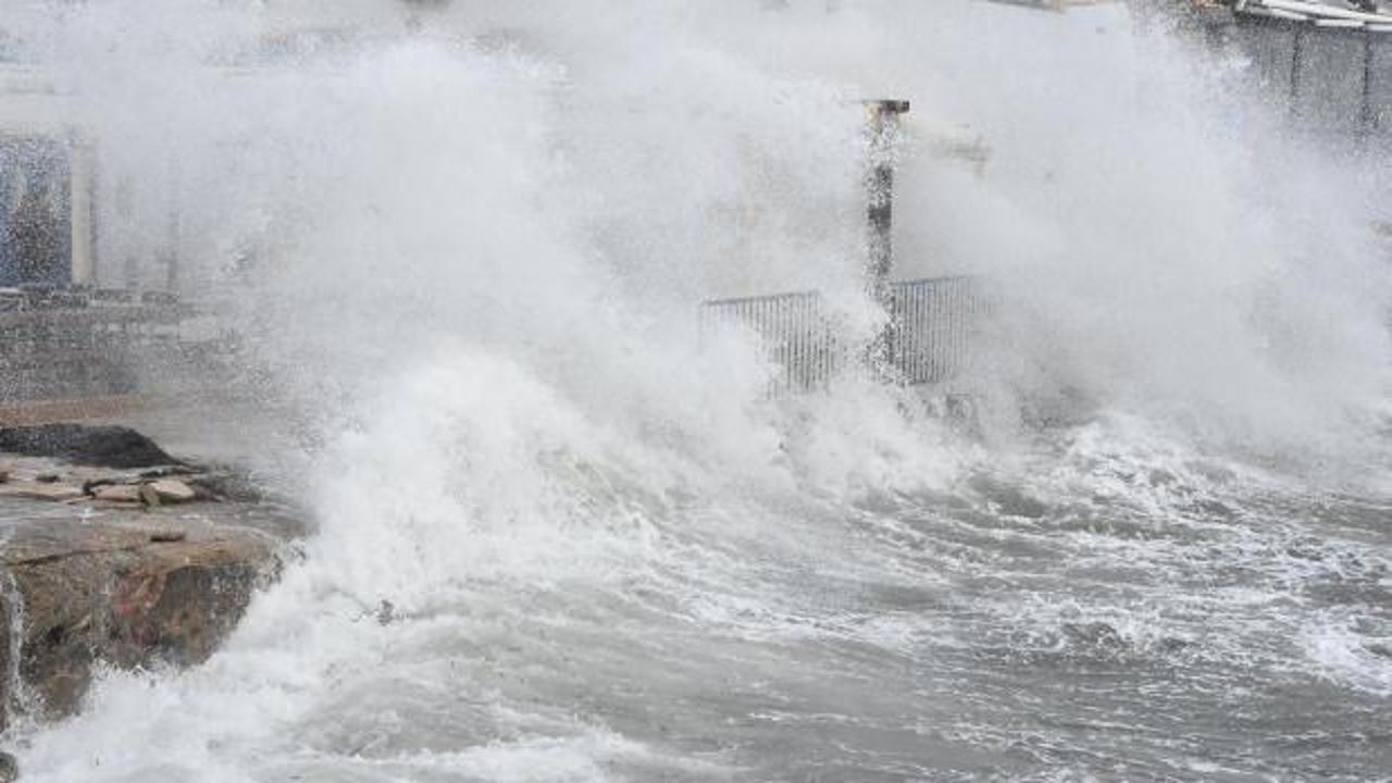 Meteoroloji uyarmıştı: Birçok ilde denize giriş yasaklandı