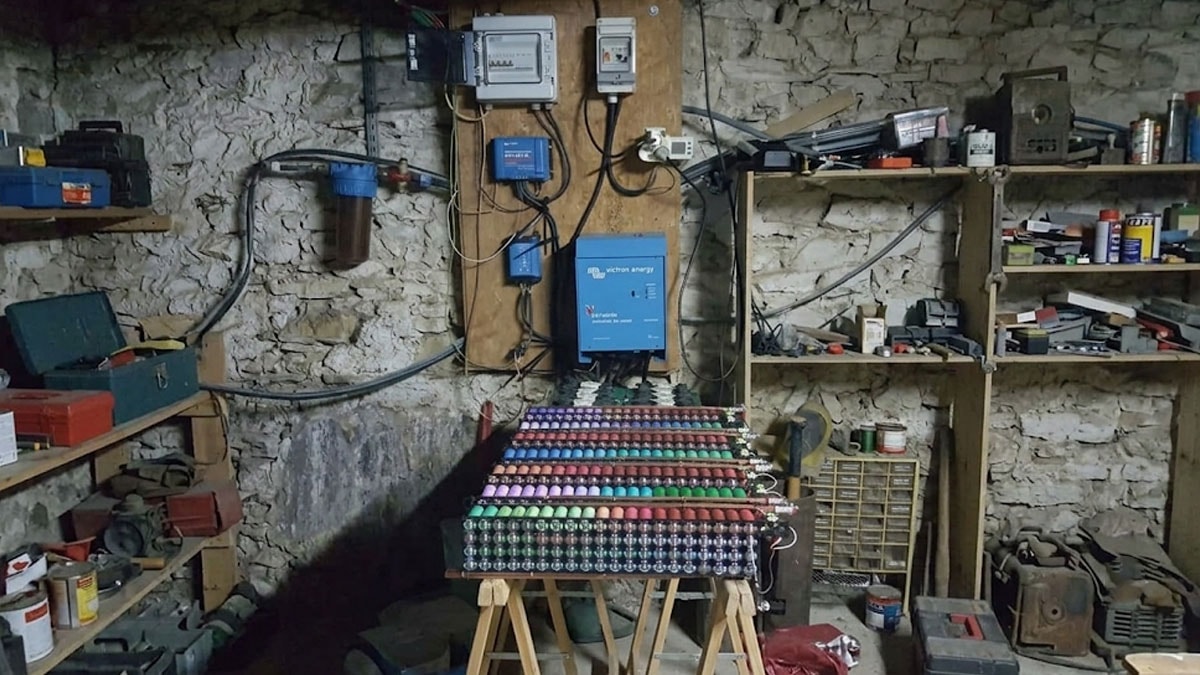 Çöpten Elektrik Üreten Yaratıcı Vatandaş: 8 Yıldır Evinin Enerjisini Kendisi Üretiyor