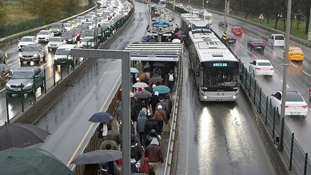 İstanbul'da toplu ulaşıma yüzde 10 zam: Otobüs, metro, metrobüs ve taksi fiyatları güncellendi
