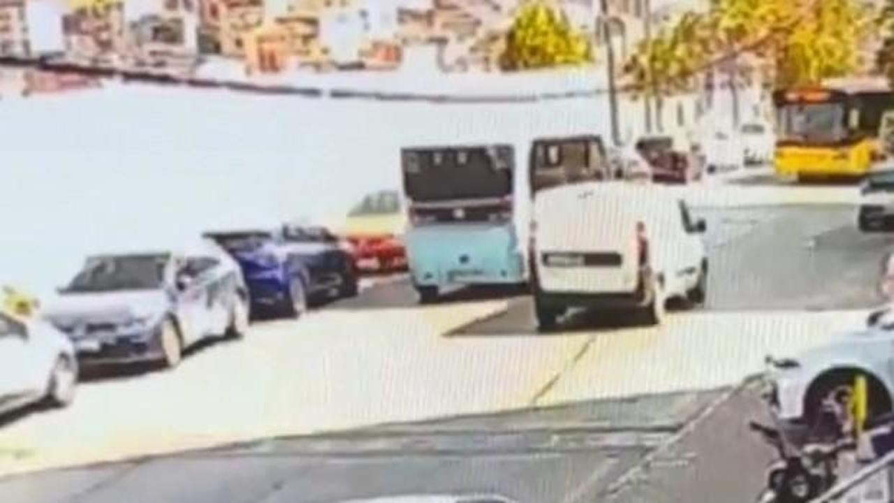 Kağıthane'de hatalı sollama kazaya yol açtı: İETT otobüsü ve 4 araca çarpan minibüs 5 kişiyi yaraladı
