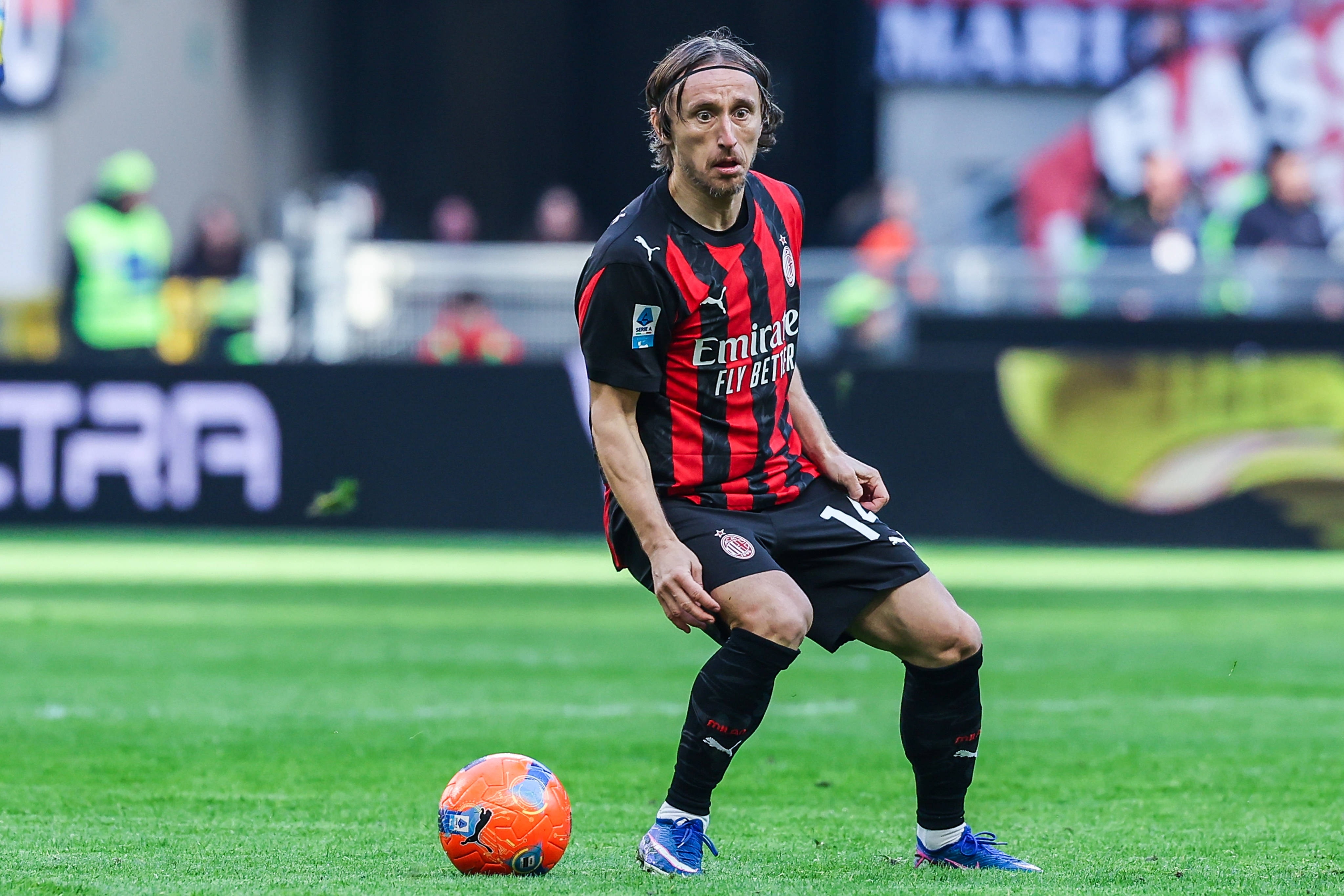Modric, Milan'da kalmaya devam ediyor: Sözleşme uzatıldı