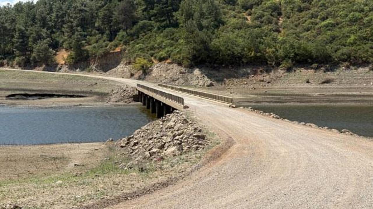 Baraj sularının çekilmesiyle yıllar sonra yeniden trafiğe açıldı: Köylülerin yol çilesi sona erdi