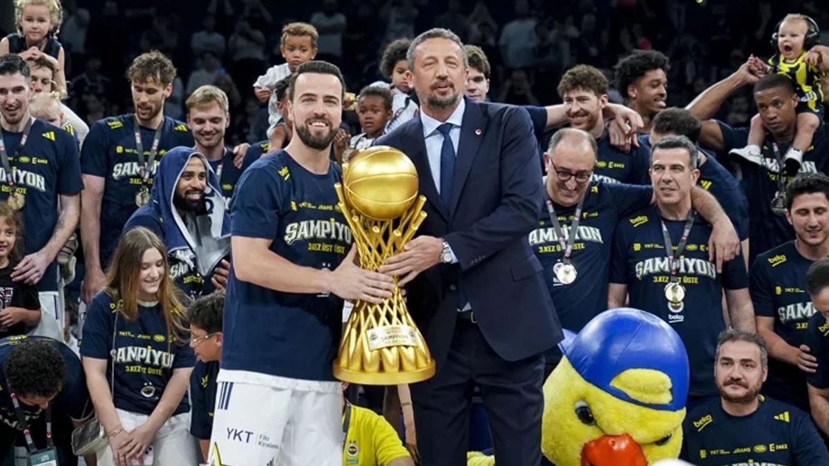 Fenerbahçe, kaptanıyla sözleşme yeniledi