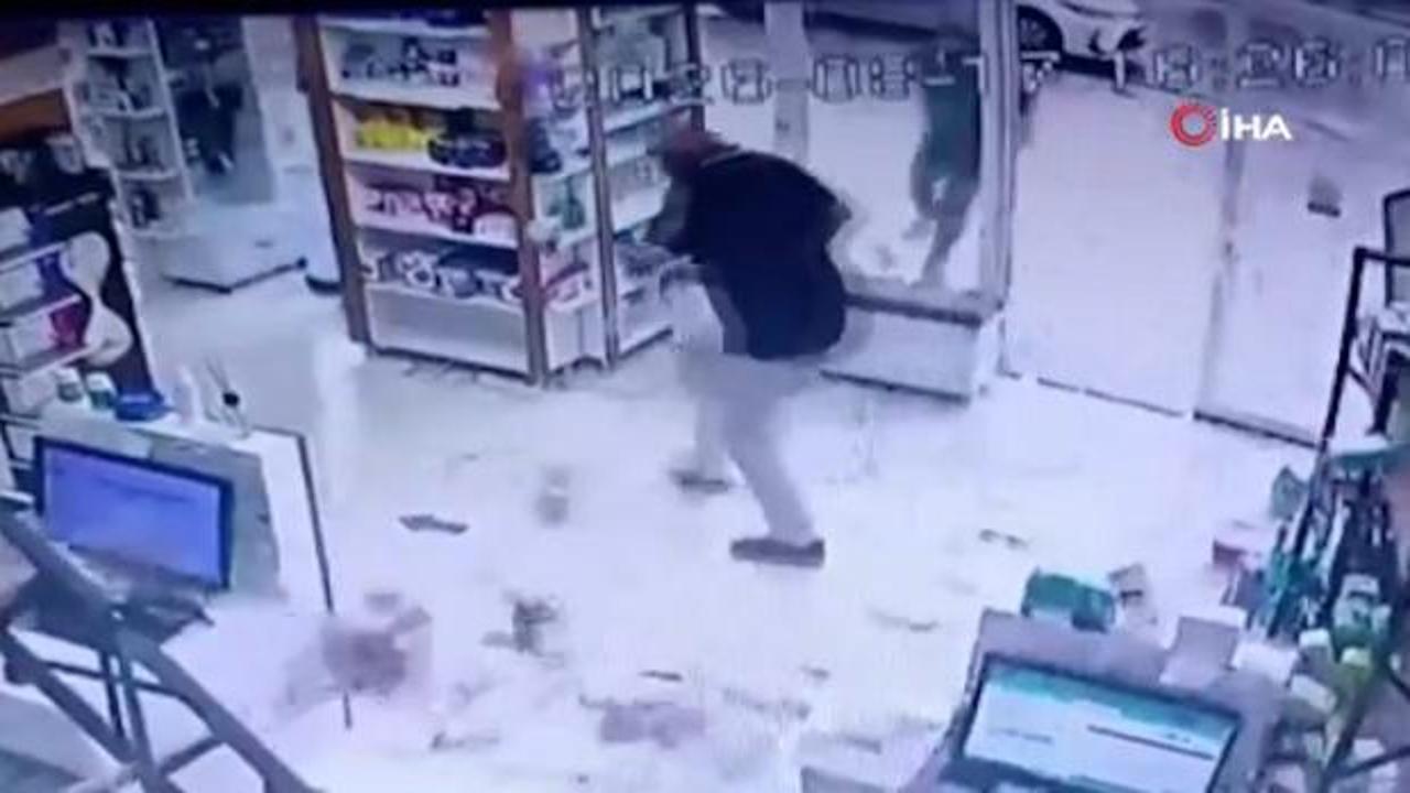 Malatya'da şiddetli fırtına eczanenin camlarını yerinden söktü