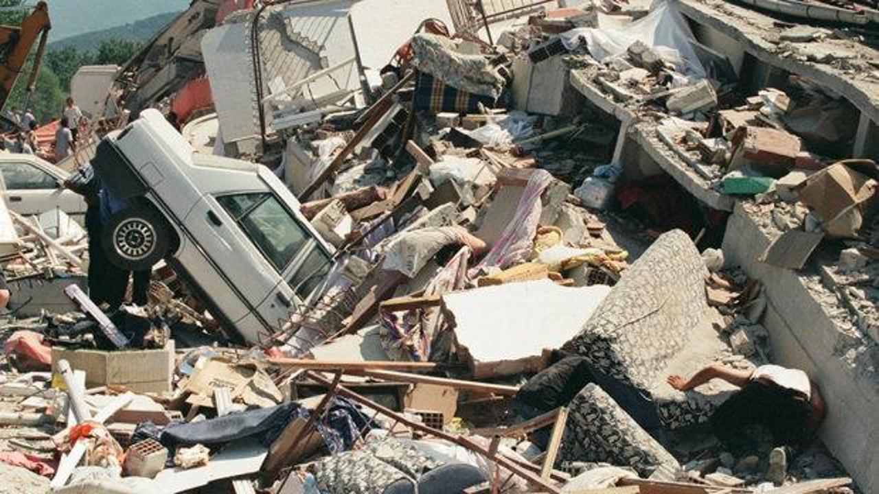 17 Ağustos'un 27. yılı: 45 saniyede yıkılan hayatlar bir kez daha anıldı