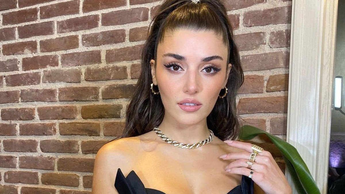 Hande Erçel'in son elbisesi sosyal medyayı ikiye böldü